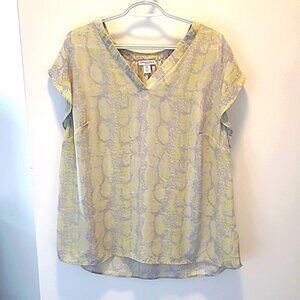 Carolina Belle Size 1X Yellow and Grey Snakeskin patterned Top